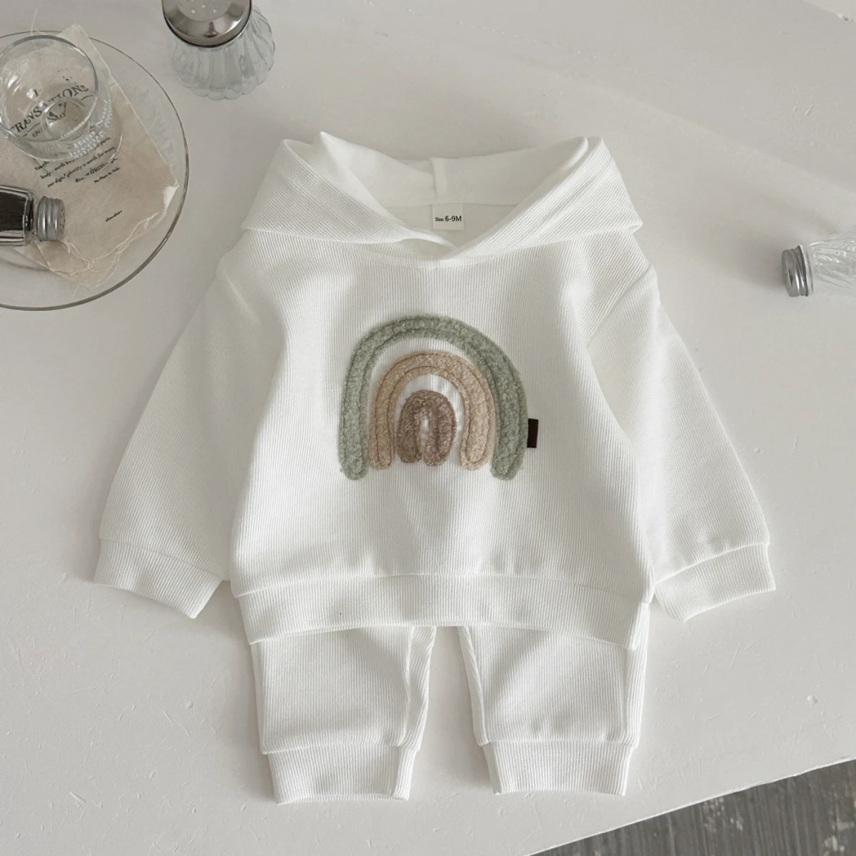 Spring Autumn Baby Boys Girls Fashion Tracksuit Set Casual Rainbow Patch Hoodie White Trousers Suit Outfits Tracksuits 2Pcs/set 250813