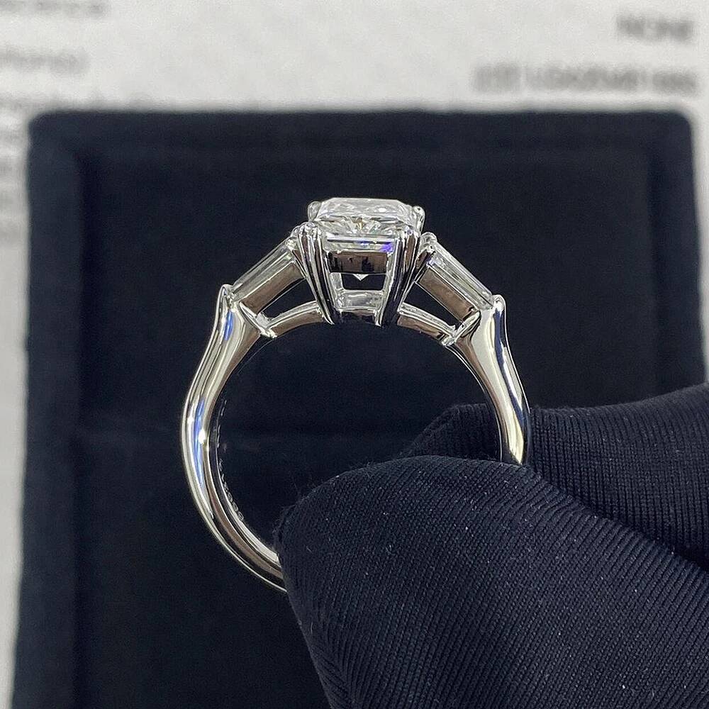 1/2/3/4Carat Radiant Cut Full Moissanite Engagement Ring with Tapered Baguette Shape Diamond S925 Silver Wedding Rings for Women