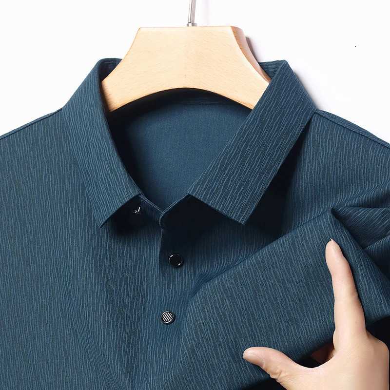 Light Luxury Seamless Short Sleeved T-shirt for Men in Summer 2025 Thin Ice Silk Cool Half Sleeved Top Casual Polo Shirt for Men XJ250804