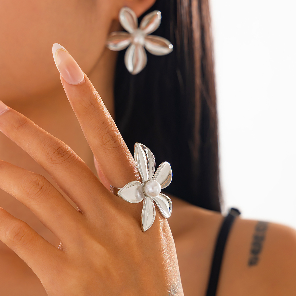 Ins Exaggerated Metal Style Wrinkled Imitation Pearl Earrings Personality Sweet Cool Line Earring Set ddmymoon