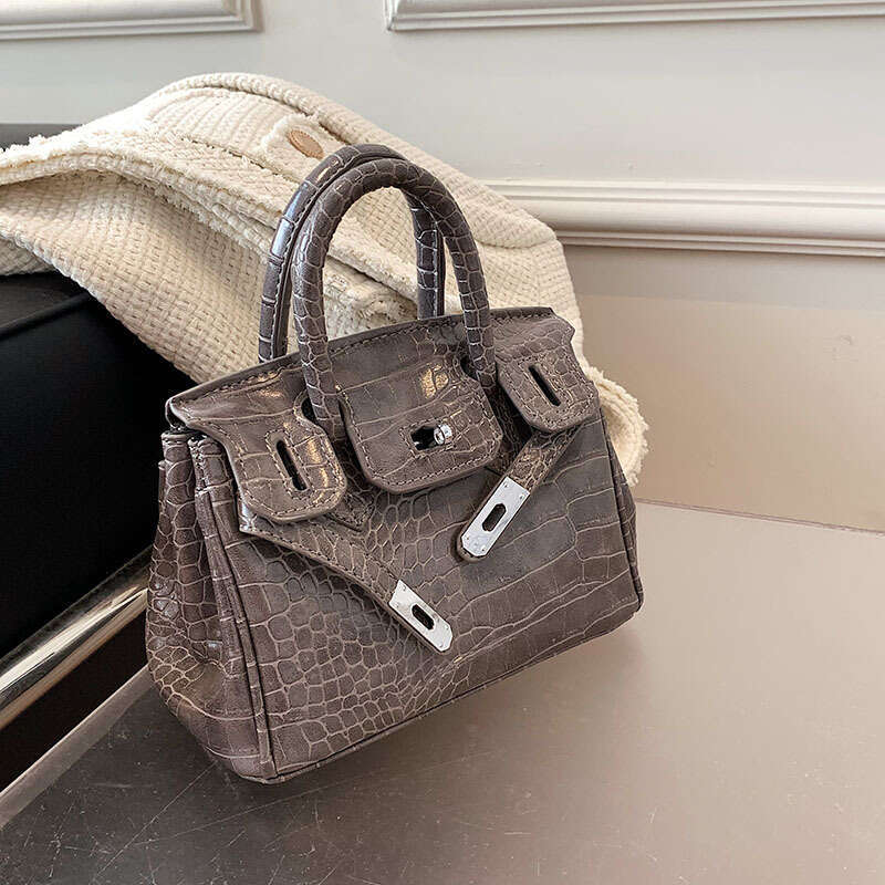 High-End Internet Celebrity Crocodile Pattern Small Bag for Women 2025 New Versatile Crossbody Handbag Trendy Korean Style This Year