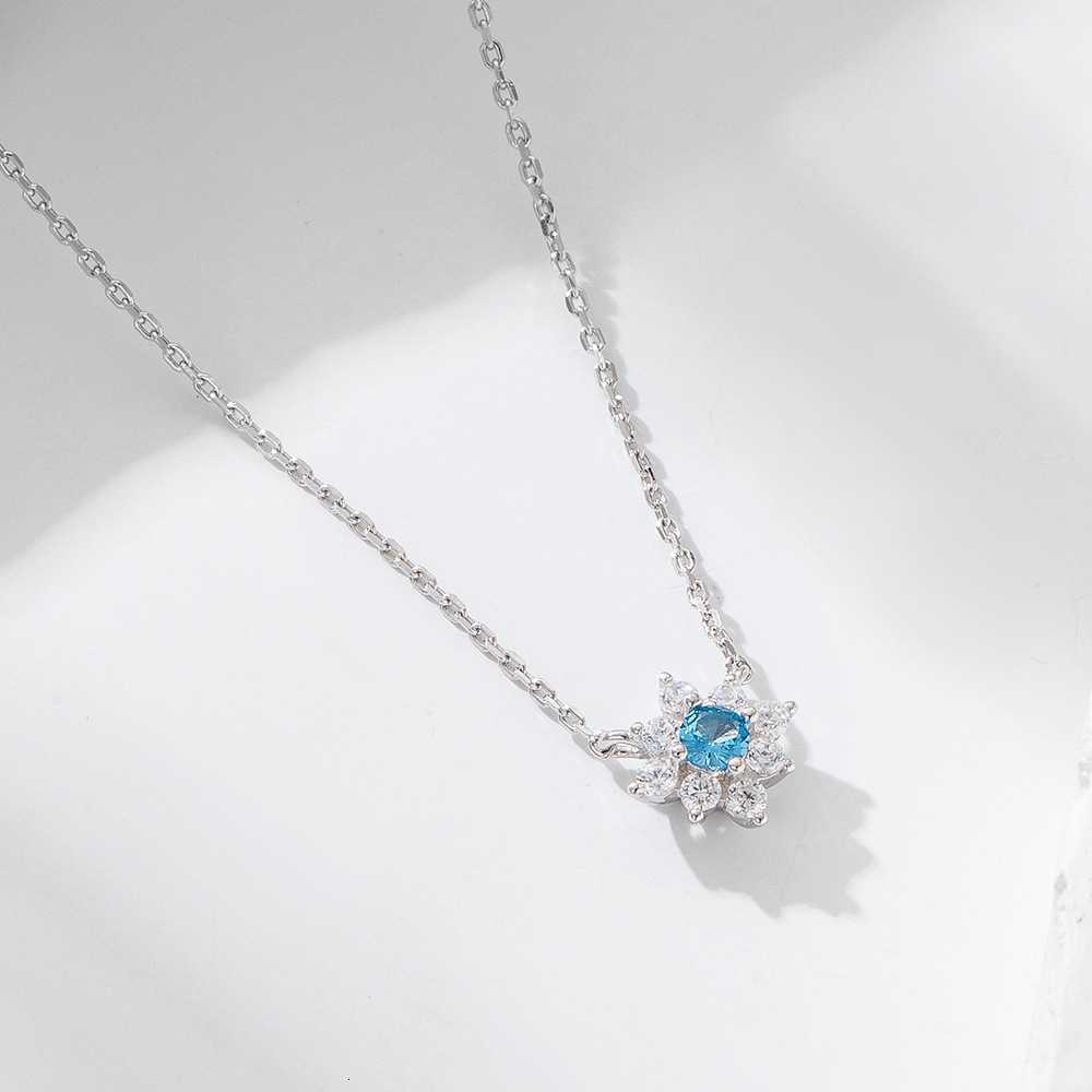 Jewelry Fresh Floral Dia Pendant Necklace for Women Sier Micro Inlaid Zircon Flower Collarbone Chain