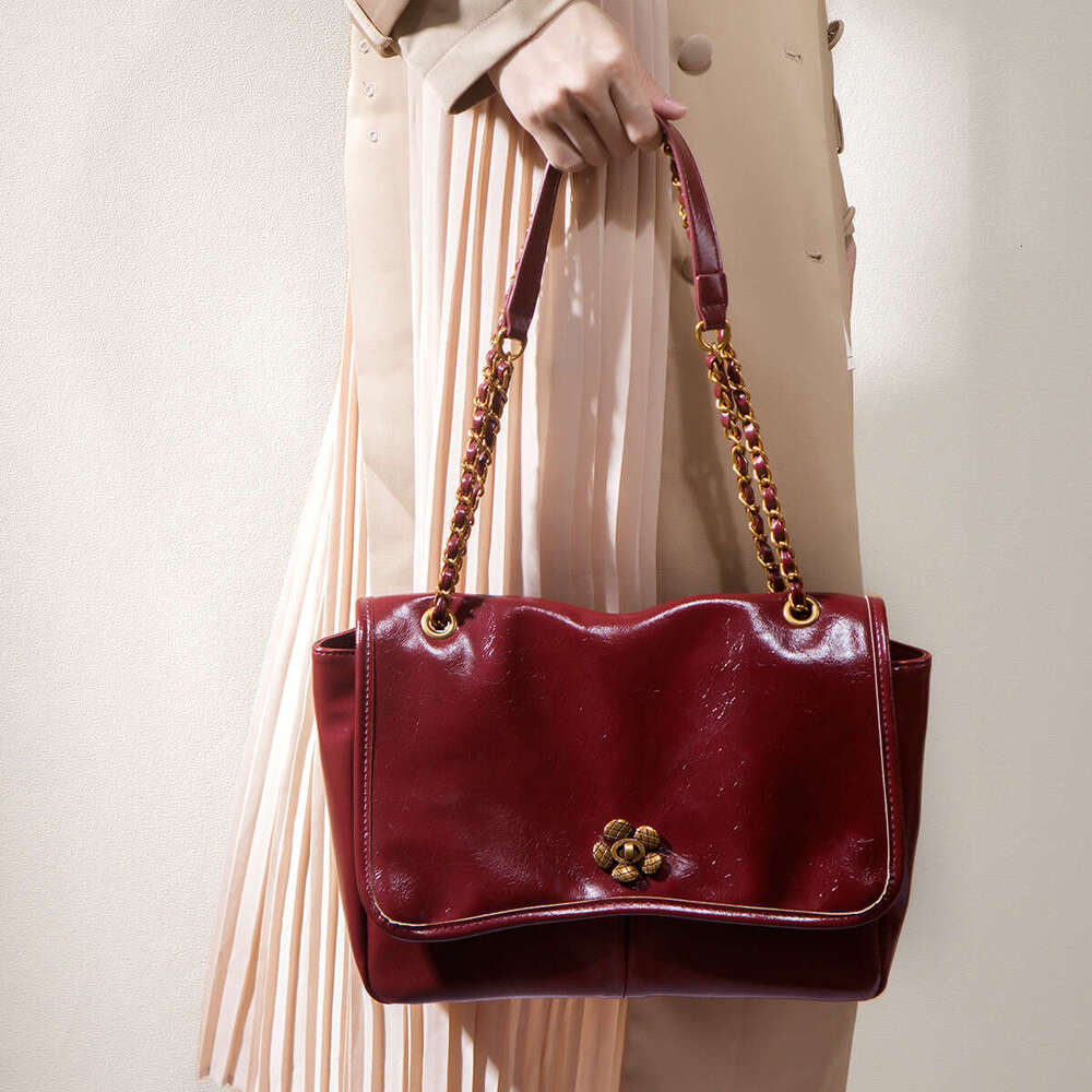 Fashion chain small square bag designer women's one shoulder crossbody tote bag large capacity casual commuting 2025