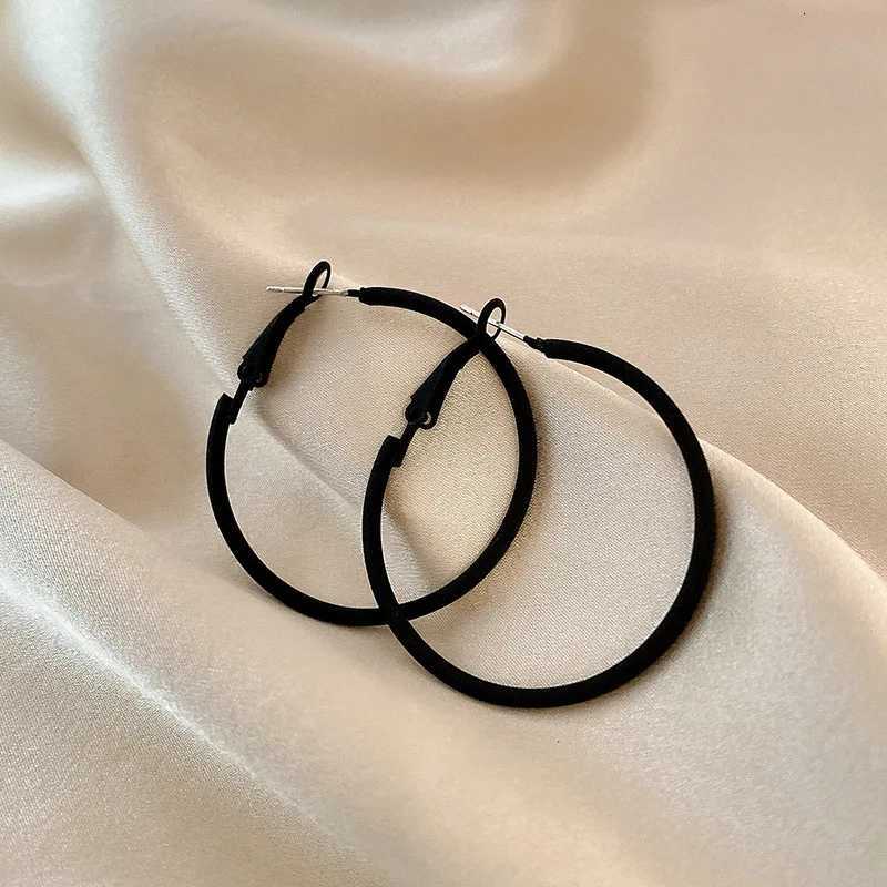 Women Black Hoop Earrings Geometric Circular Circles Jewelry for Ladies Vintage Round Earrings Baking Varnish Ear Decorations XJ250814