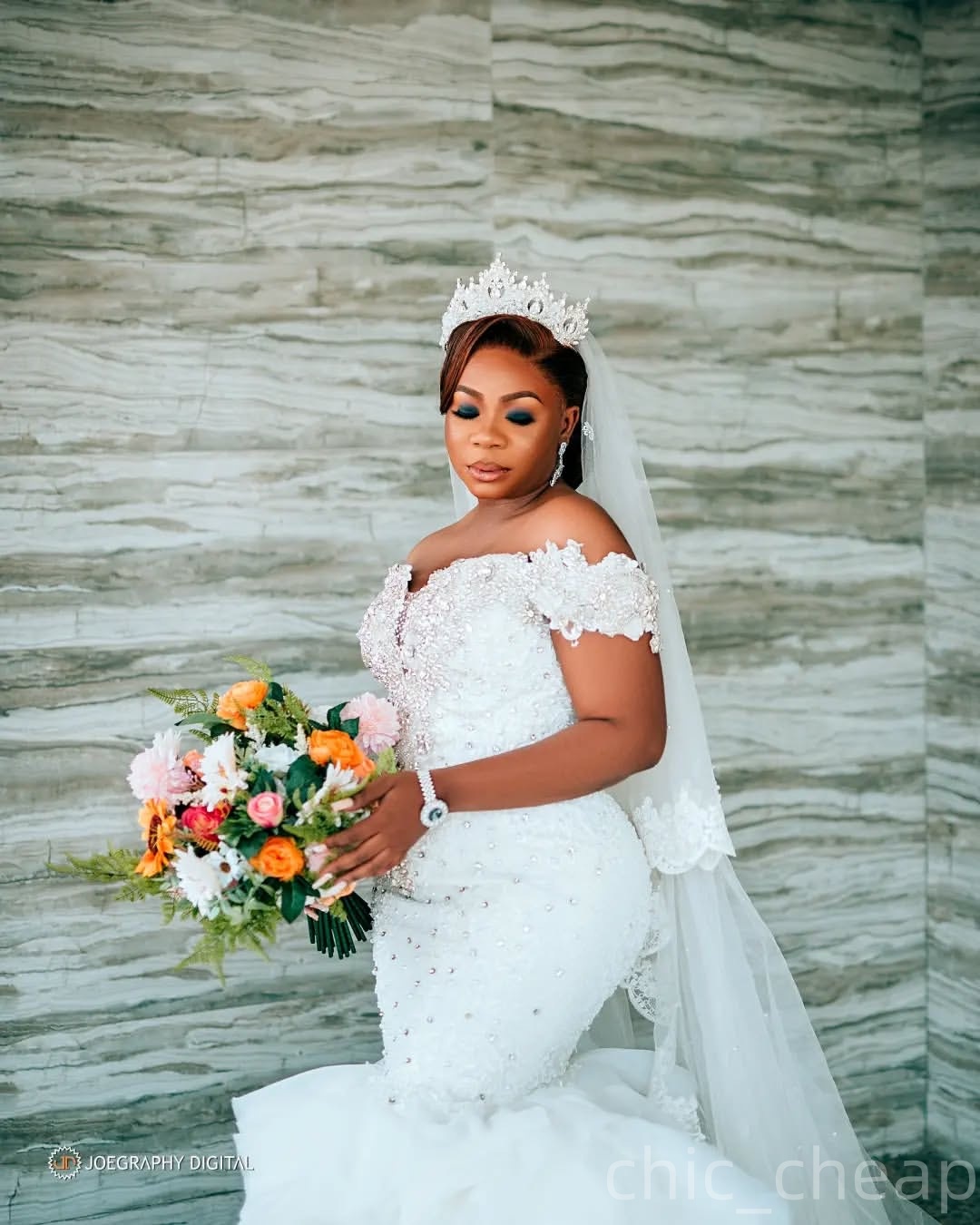 2025 Aso Ebi Plus Size Ivory Mermaid Wedding Dress Sequined Crystals Beaded Organza Tiers Sparkly Bridal Gowns Dresses ZJ0618