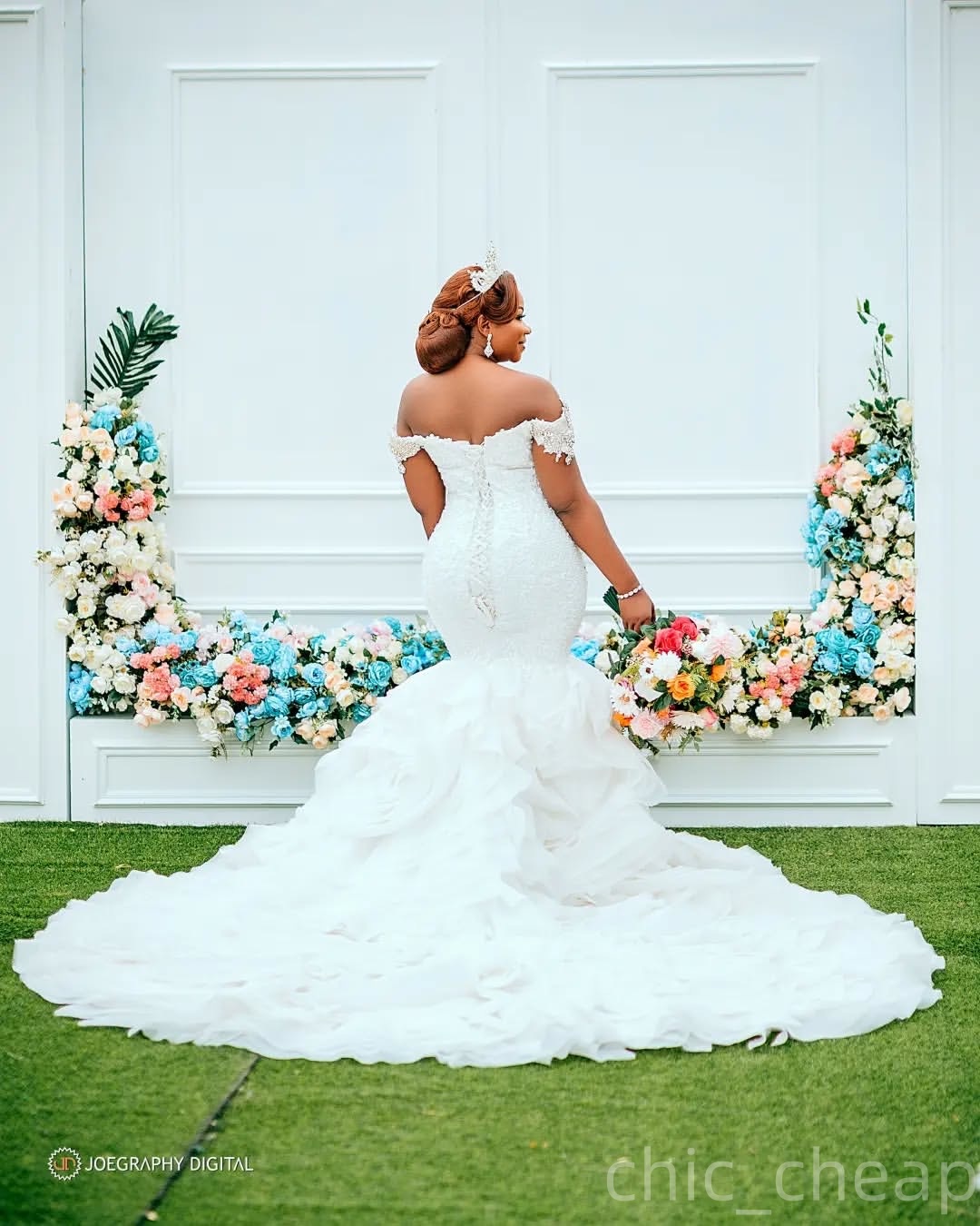 2025 Aso Ebi Plus Size Ivory Mermaid Wedding Dress Sequined Crystals Beaded Organza Tiers Sparkly Bridal Gowns Dresses ZJ0618