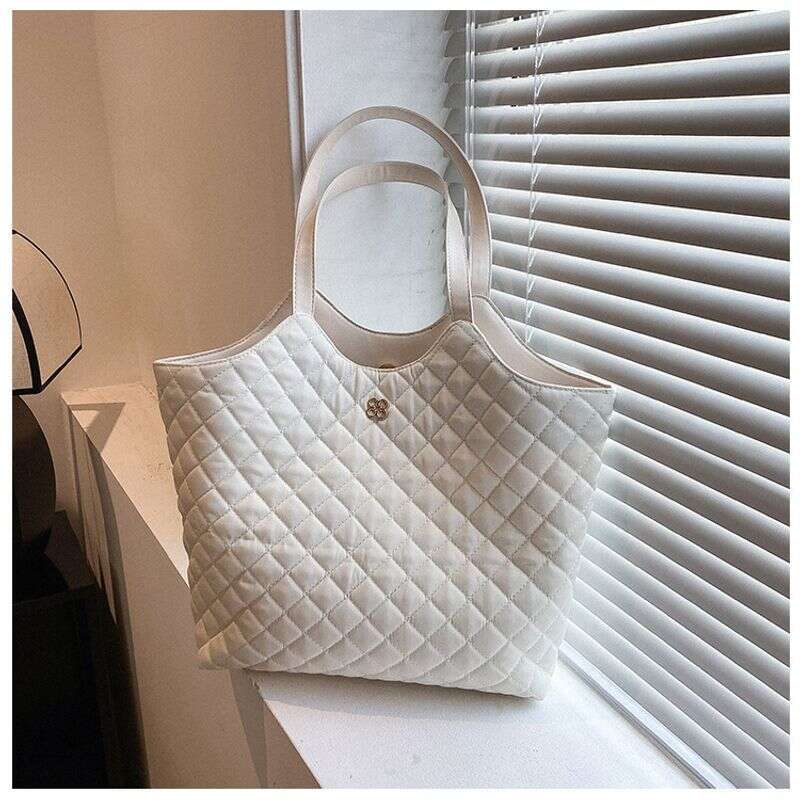 2023 New High Capacity One Shoulder Underarm Trendy and Simple Lingge Embroidery Thread Casual Handheld Women's Bag