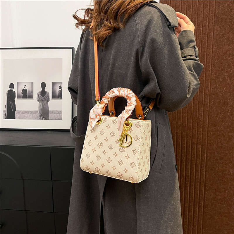 Summer Spring and New Printed Handbag High-Quality Texture Princess Diana Fashion Single Shoulder Women's Crossbody Small Square Bag