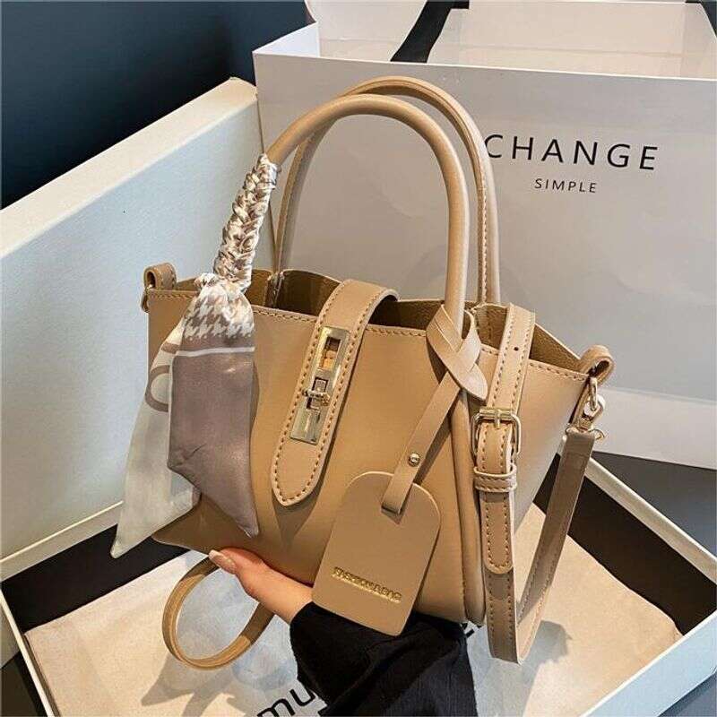 2024 New Popular Bags This Year, Women's Stylish Versatile Hand-held Crossbody Bag, Korean Version, Niche Bucket Bag