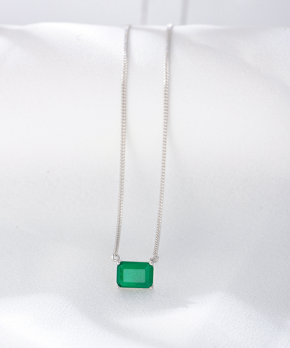 S Pure Sier Square Emerald Color Necklace for Women, Niche Design Sense, Light , Simple Single Dia Clavicle Chain Jewelry for Women