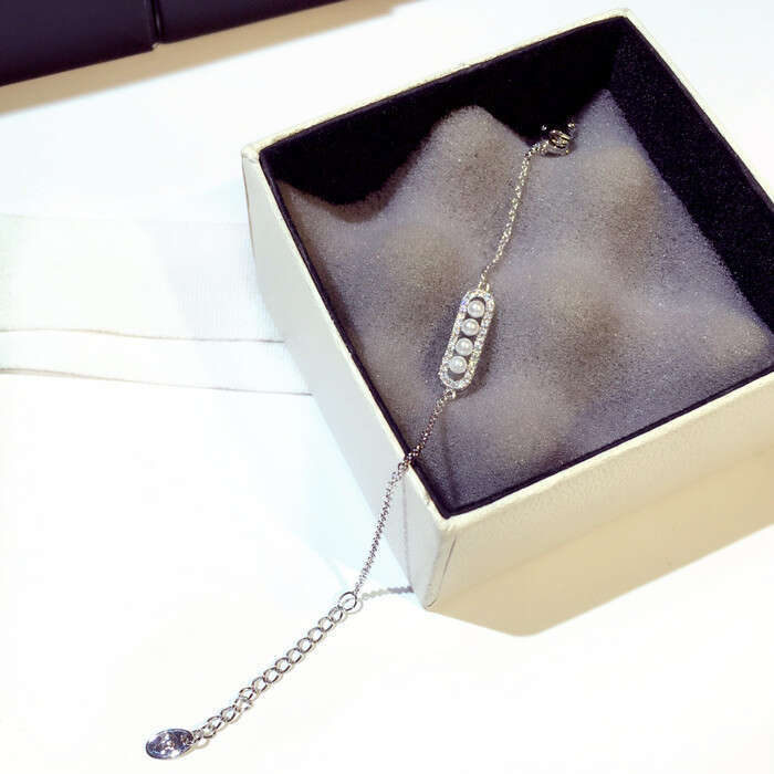 New Fashion Korean Version Exquisite Super Shiny Imitation Pearl Inlaid Zircon Elegant Bracelet Bangle Jewelry for Women S00247