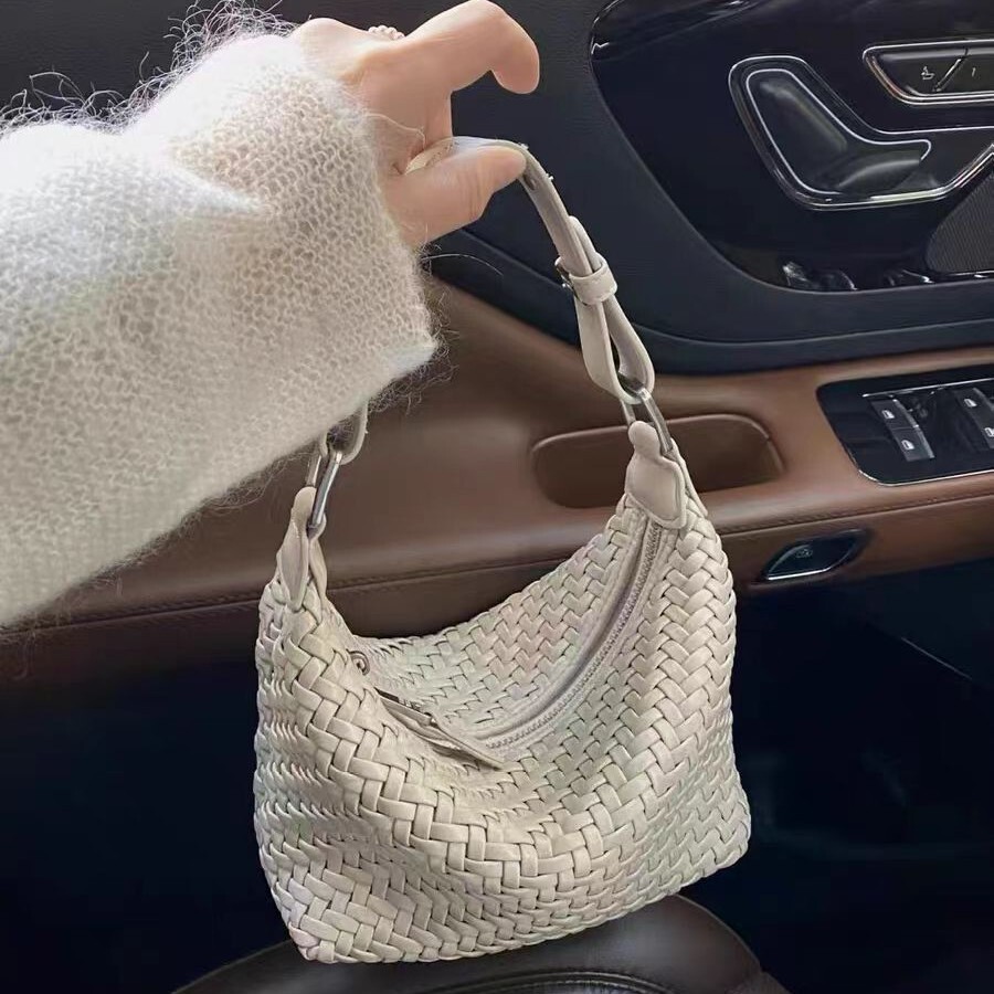 Designer Bag Handwoven Fashion Handheld Underarm Lunch Box Bag Versatile Soft Leather High-end Niche Design Single Shoulder Crossbody Bag Luxury Bag F