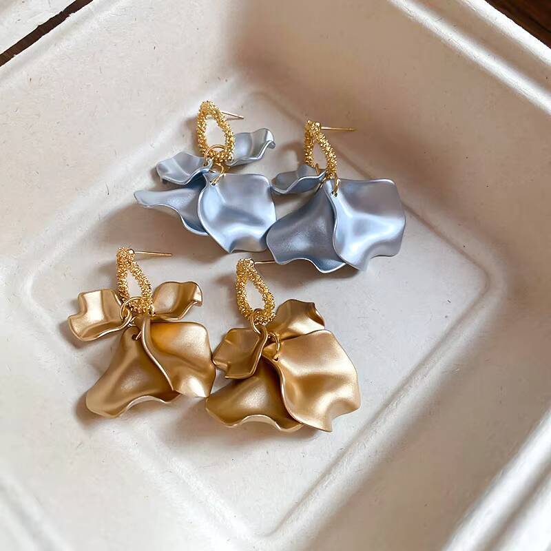 Women's Exaggerated Fashion Jewelry Sier Needle Floral Petal Acrylic Earrings