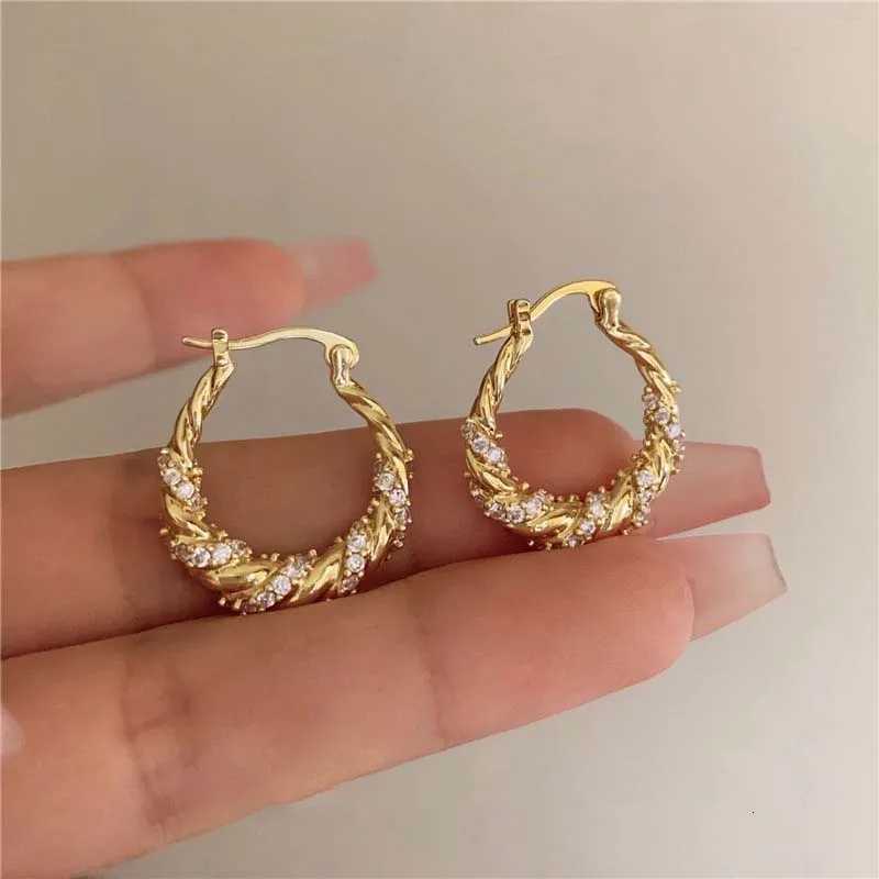 Luxury Shiny Zircon Twisted Hoop Earrings for Women Fashion Gold Color U Shed Geometric Earrings Ear Accessories Party Jewelry XJ250814
