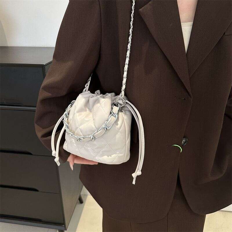 Popular Bucket for Women's Bags 2024 Spring New Fashion Lingge Chain Single Shoulder Crossbody Bag