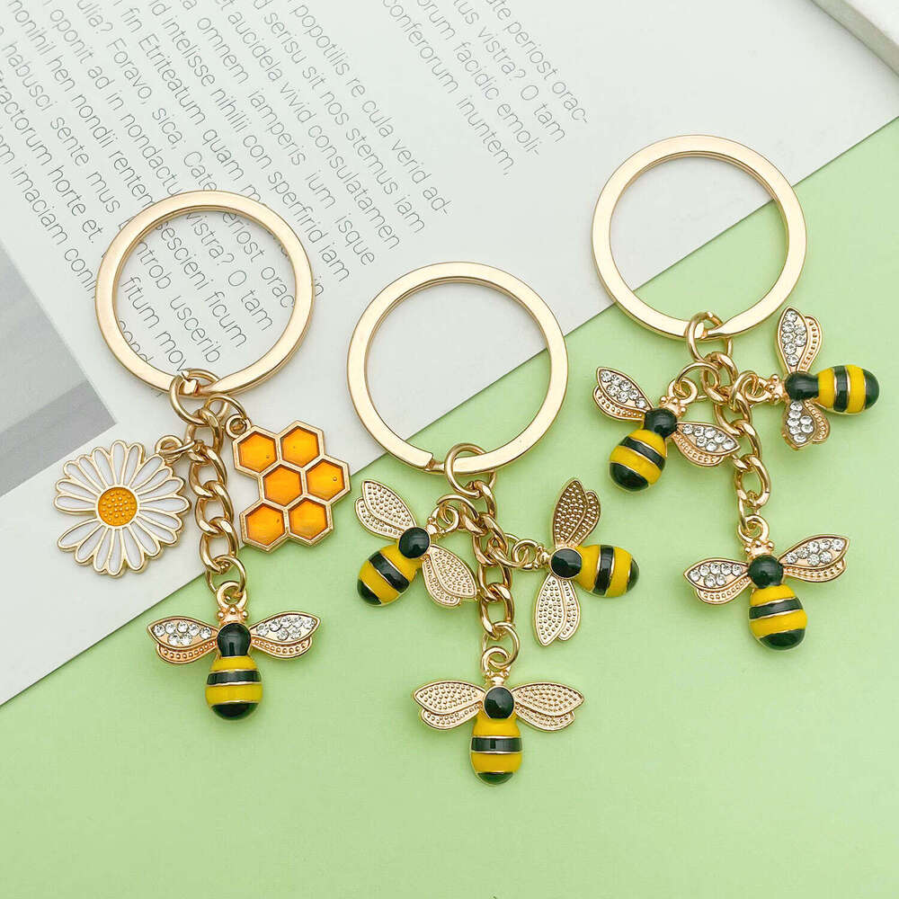 Daisy Little Bee Oil Drop Cute Flower Insect Cartoon Keychain Bag Pendant Car Accessories