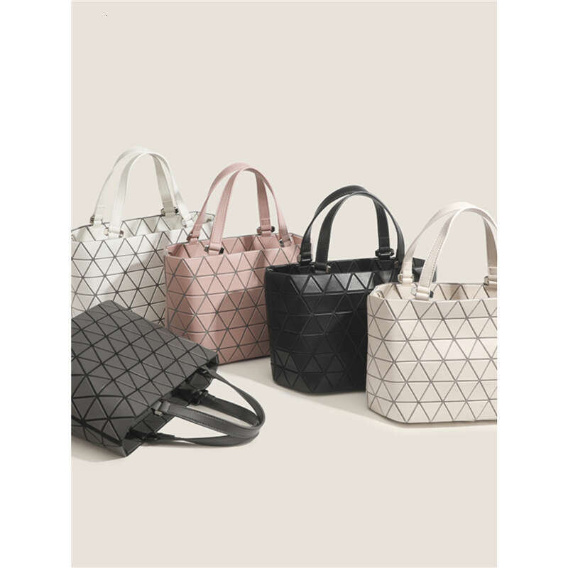 Japan New Fashion Handbag Women's Briefcase Bucket Geometric Quilted Single Shoulder Crossbody Crystal Bag designer bag B5
