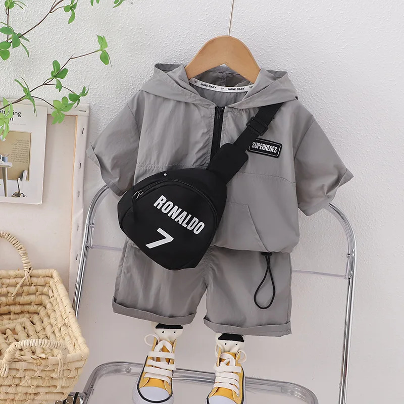 Baby Casual Sets Boys Half Zipper Hooded Short-Sleeved Suit With Satchel Summer Childrens Fashion Sportswear 2Pcs 12M-5Y 250813