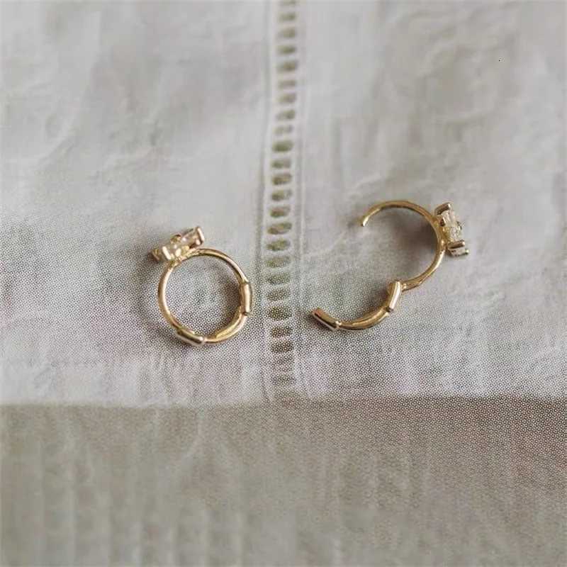 Tren Cute Sweet Hollow Heart Zircon Hoop Earring For Women Classic Shiny Stud Earrings Fashion Small Ear Buckle Female Jewelry XJ250814