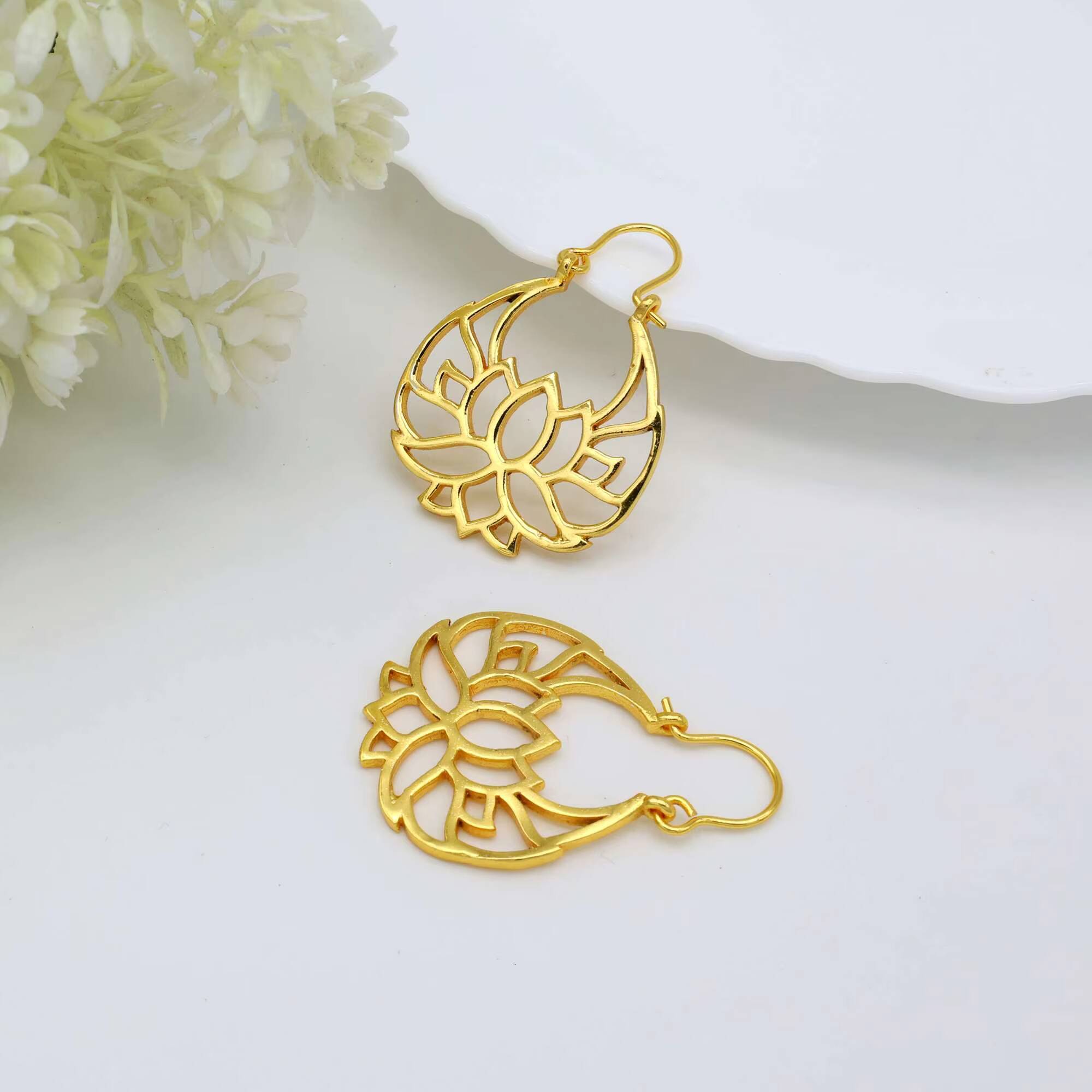 2024 Women's Gold-Plated Brass Flower Hollow Lotus Yoga Buddhist Jewelry Gift Fashion Earrings