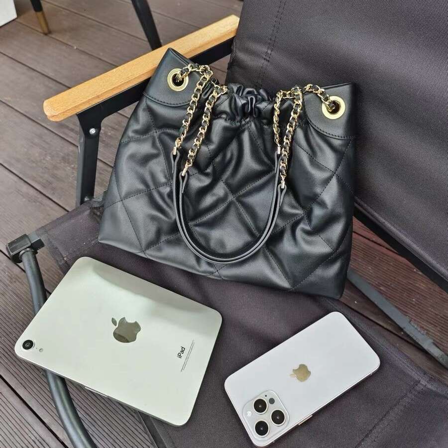 Women's Genuine Leather Large Capacity Single Shoulder Summer New Quilted Stitching Fashion Versatile Trash Bag designer bag B5