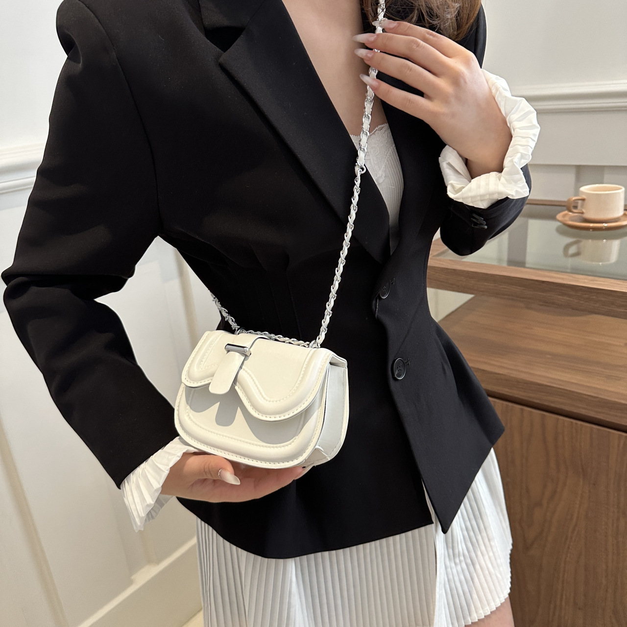 2025 new designer fashion chain shoulder crossbody bag