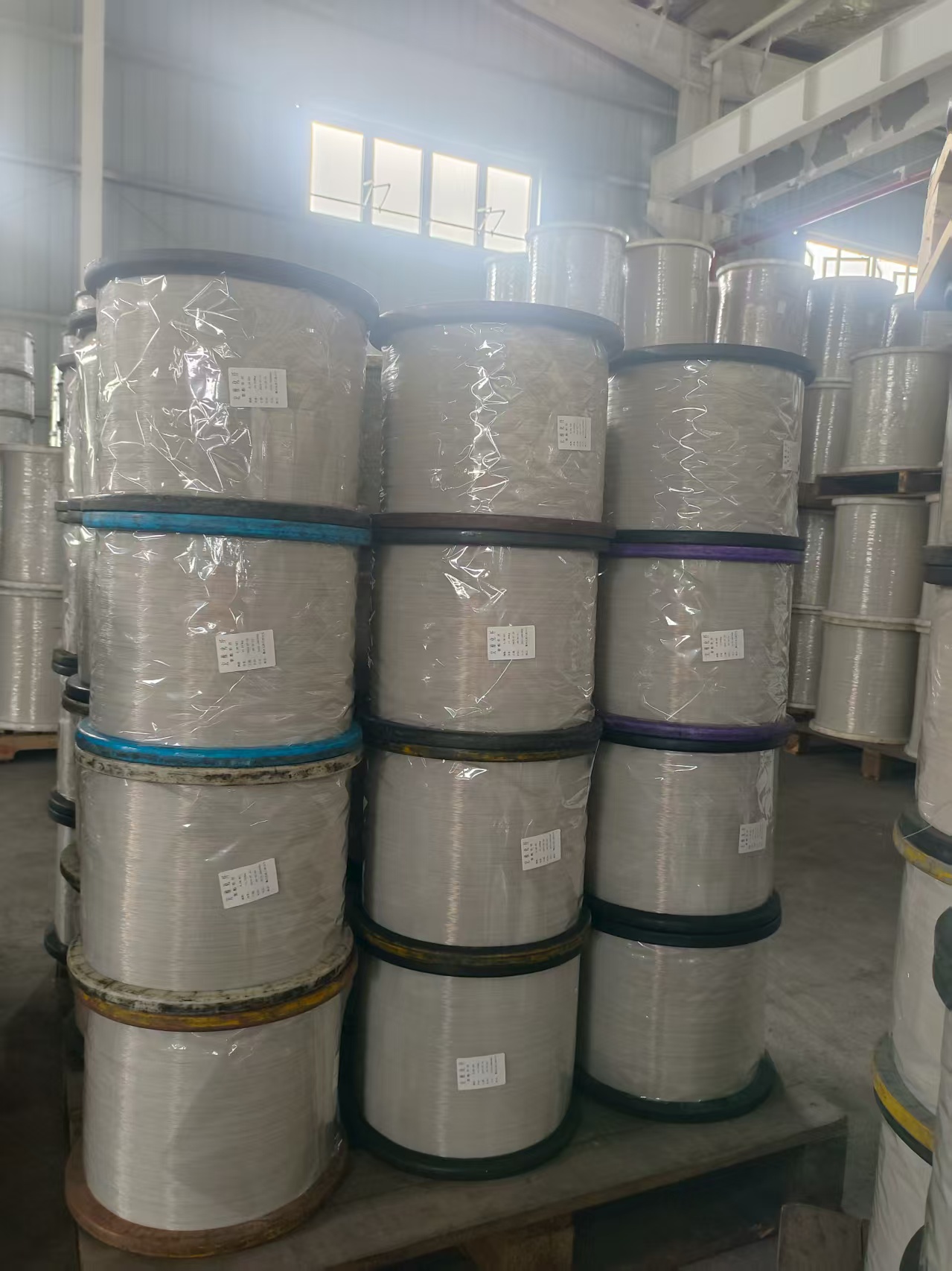 Small Size B-class White Nylon Polyester Monofilament is Used for Making Sturdy and Durable Zippers for Clothing and Luggage