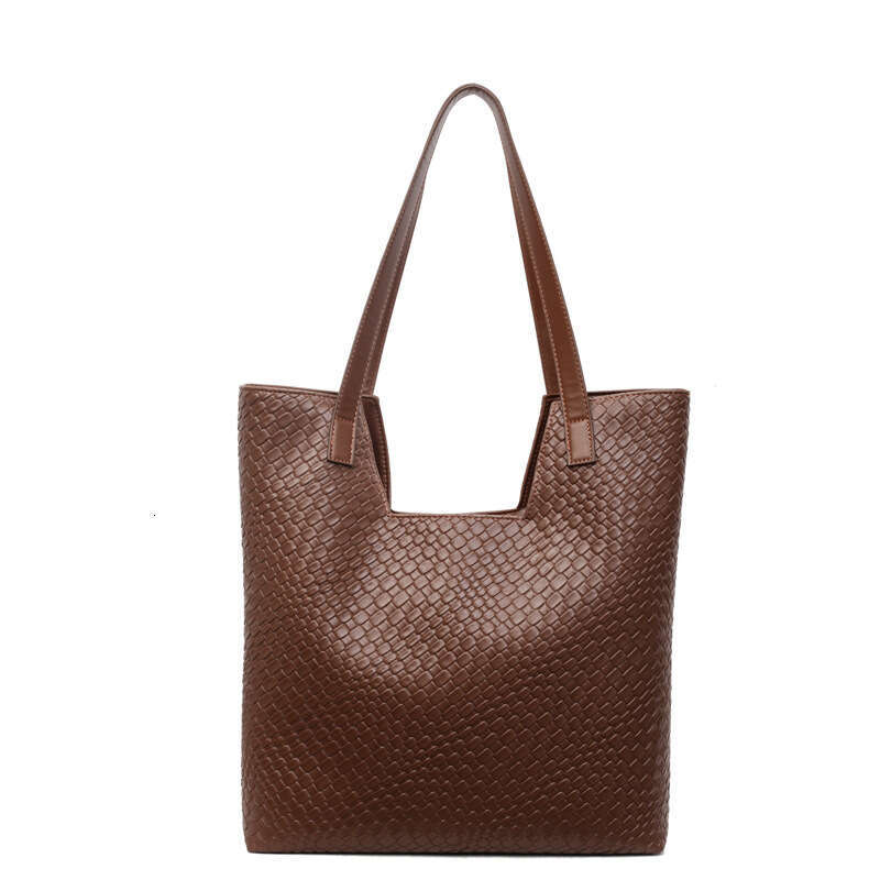 Large Capacity Bucket for Women 2025 New Underarm Casual Stylish Versatile Shoulder Commuter Tote Bag