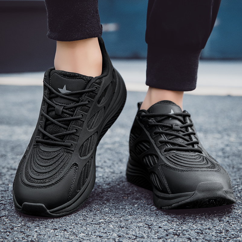 Outdoor hiking shoes for men; anti-puncture, anti-slip, and cross-country training shoes; casual trekking shoes.