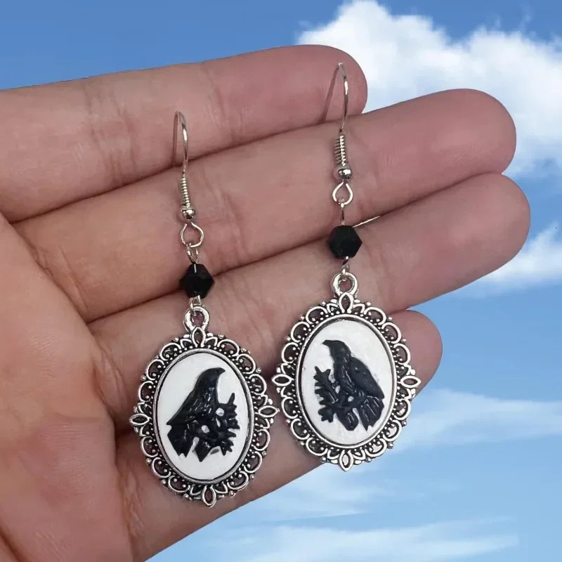 Vintage Gothic White Cat Raven Pattern Drop Earring Punk Silver Color Frame Creative Earrings Party Jewelry Accessories 250812