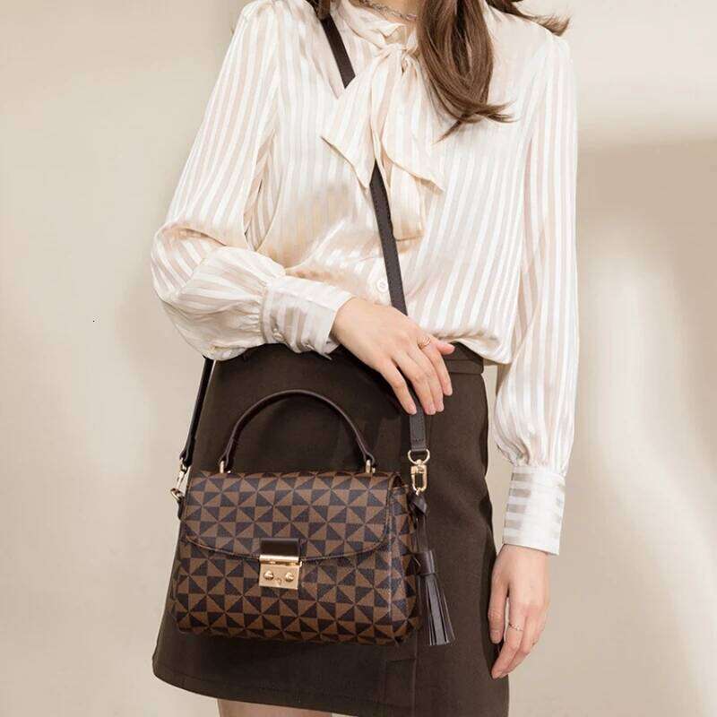 Hot Selling New Fashion Women's Trend Brand Printed Lock Shoulder High Quality Versatile Crossbody Bag Designer Handbag