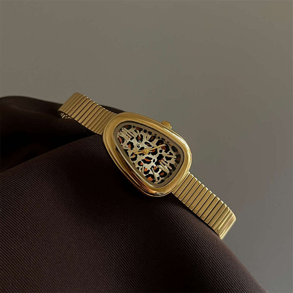 Vintage Style Snake Head for Women Leopard Print Strap Fashionable Unique Designer Niche Light Luxury Exquisite Quartz Watch