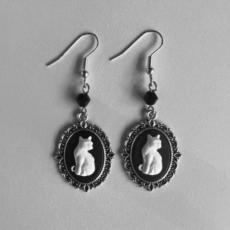 Vintage Gothic White Cat Raven Pattern Drop Earring Punk Silver Color Frame Creative Earrings Party Jewelry Accessories 250812