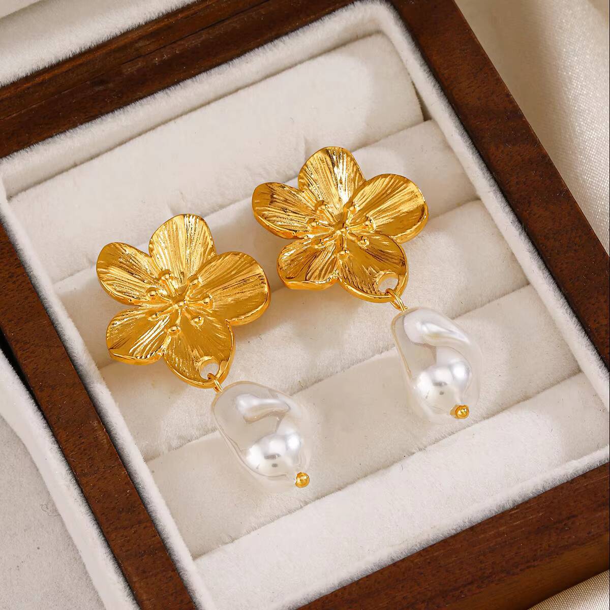 Stainless Exaggerated for Women French Style Pearl Titanium Steel Small Flower Earrings