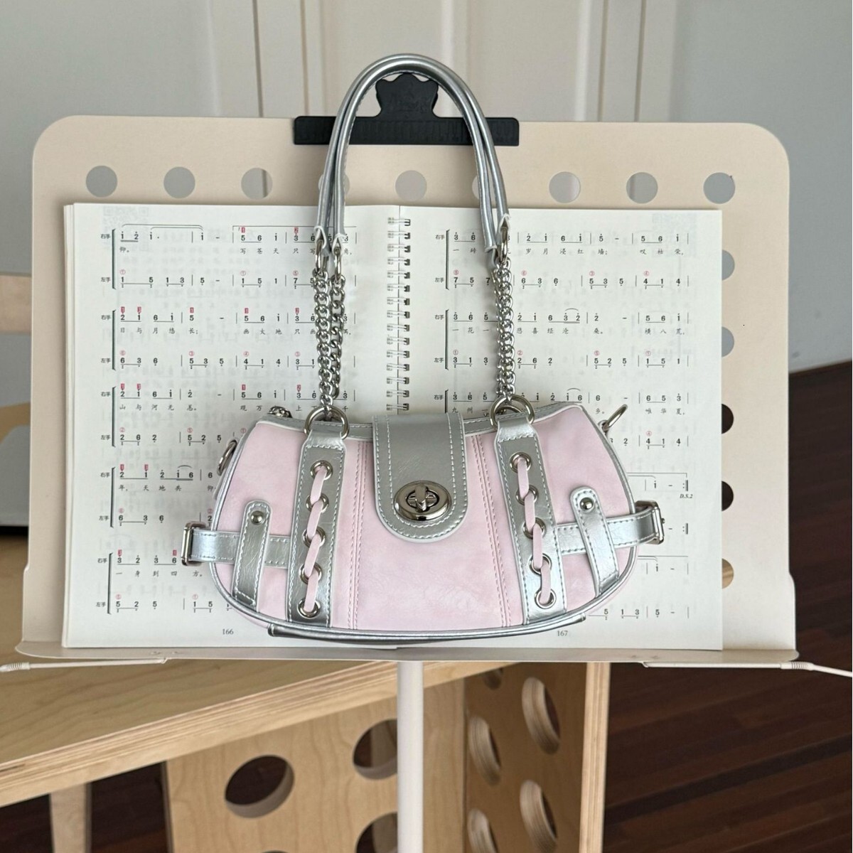 2025 New Women's Designer Handbag Fashionable Hot Selling Pillowcase Large Capacity Commuting Multifunctional Outdoor Vacation Bag Wallet Dinner 