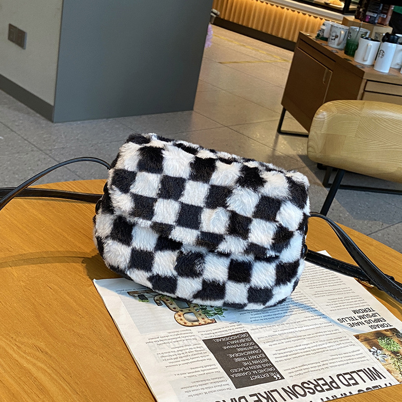 Fluffy Autumn Style High-end Women's Black and White Plaid Plush Saddle Design Single Shoulder Crossbody Bag for Women