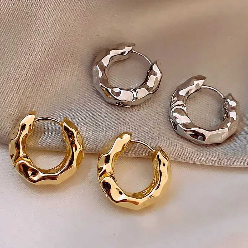 Irregular Pleated Lava Earrings For Women Retro French Design Round Circle Hoop Earring Simple Temperament Fashion Jewelry Gifts XJ250814