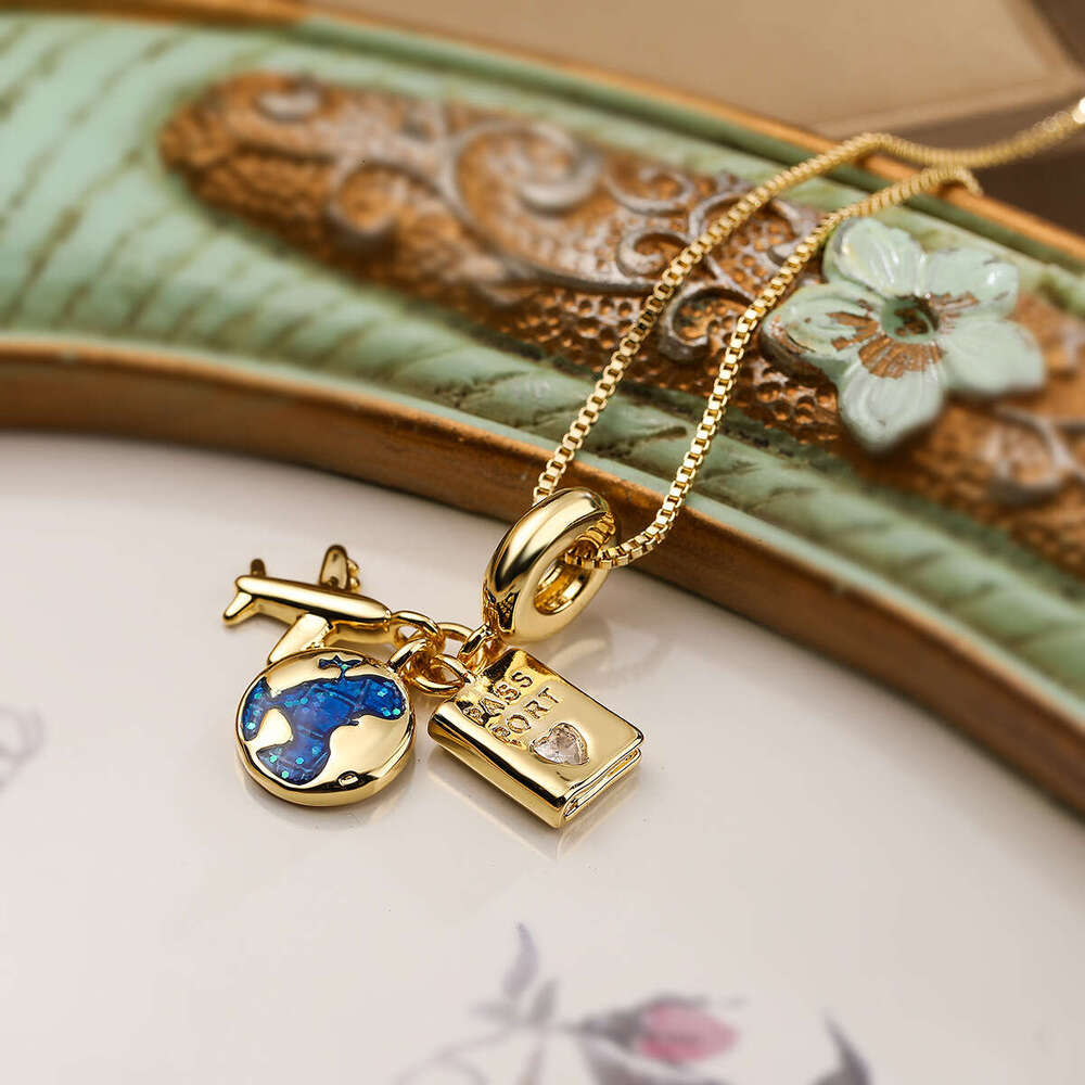 Creative Copper Gold-Plated Zircon Camera Passport Pendant Necklace for Women Jewelry INS Niche Designer Personality Clavicle Chain