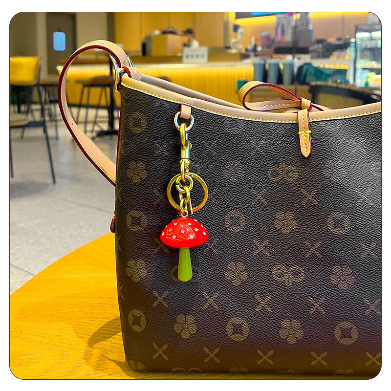 Bag Charms Light Luxury Super Hot Cute Little Mushroom Keychain Niche Fashion Bag Pendant Exquisite Gift Creative Hanging Ornament