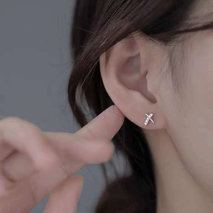 Whale Forest S925 Sterling Silver Cross Earrings - Minimalist Geometric Studs for Women, Ins Style Light Luxury (1263)