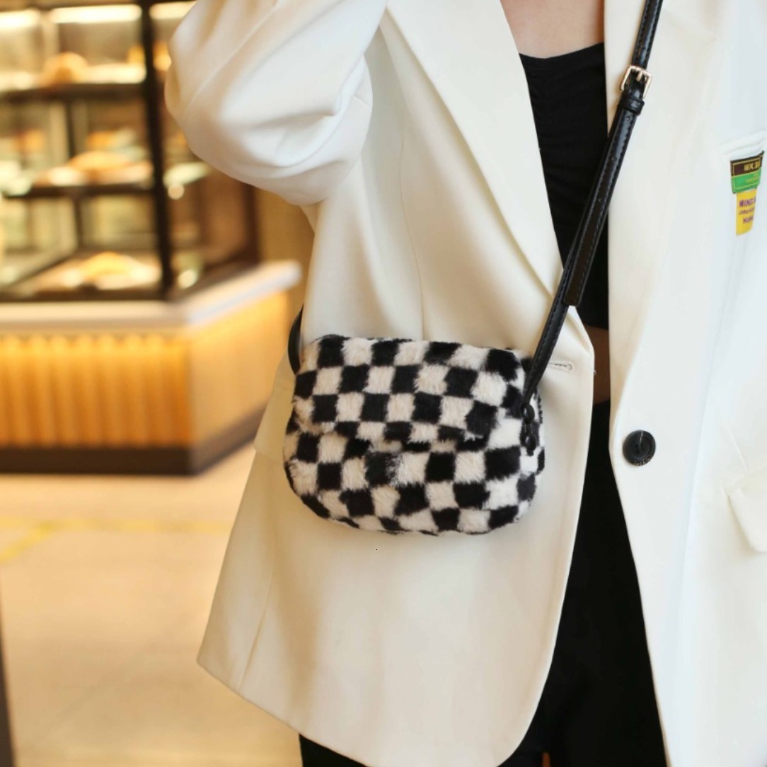 Fluffy Autumn Style High-end Women's Black and White Plaid Plush Saddle Design Single Shoulder Crossbody Bag for Women