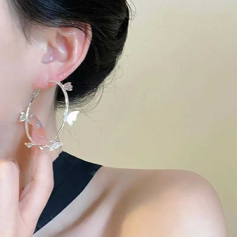 Fashion Shiny Butterfly Hoop Earrings for Women Jewelry 2024 Trending Korean Cute Metal Big Circle Earrings Mothers Day Gift XJ250814
