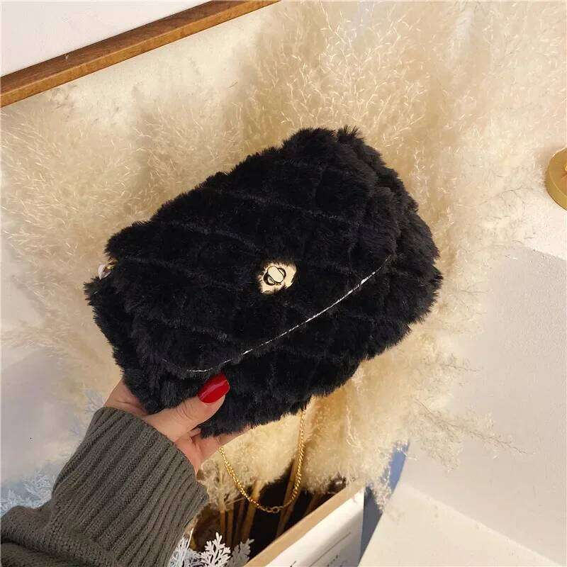Autumn and Winter 2025 Women Small Fashion New Plush Shoulder Girl Crossbody Messenger Bag