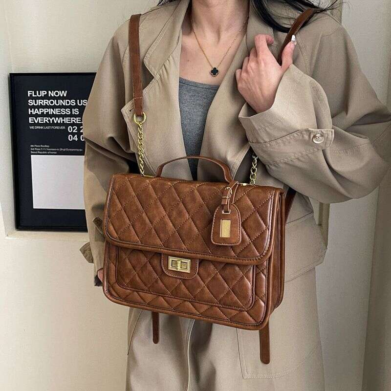 Xiaoxiangfeng for Women's 2023 New Handheld Lingge Chain Bag Versatile Commuter Large Capacity One Shoulder Backpack