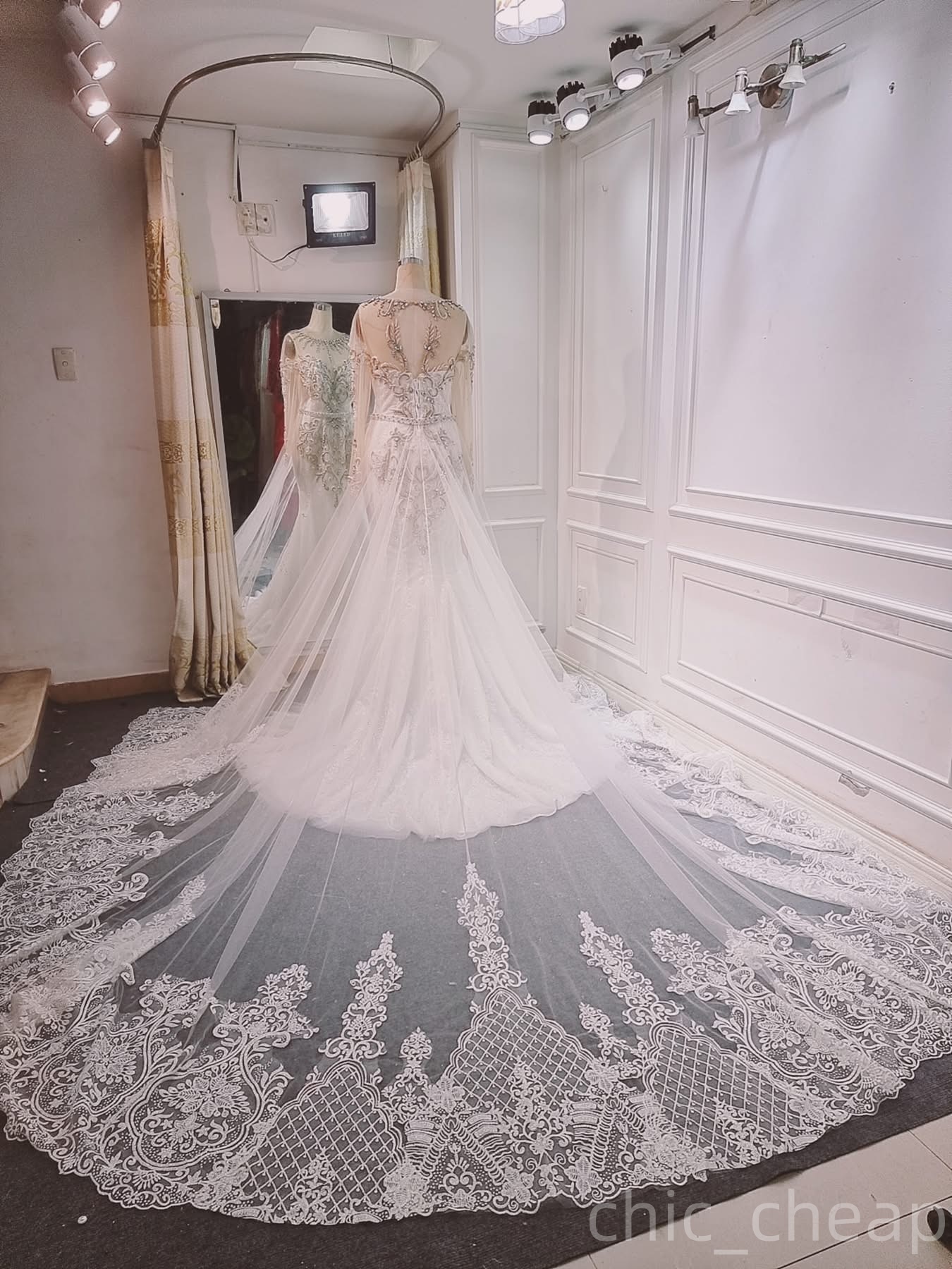 2025 Aso Ebi Plus Size Ivory Mermaid Wedding Dress Beaded Crystals Lace Tulle Detachable Train Vintage Bridal Gowns Dresses ZJ0611