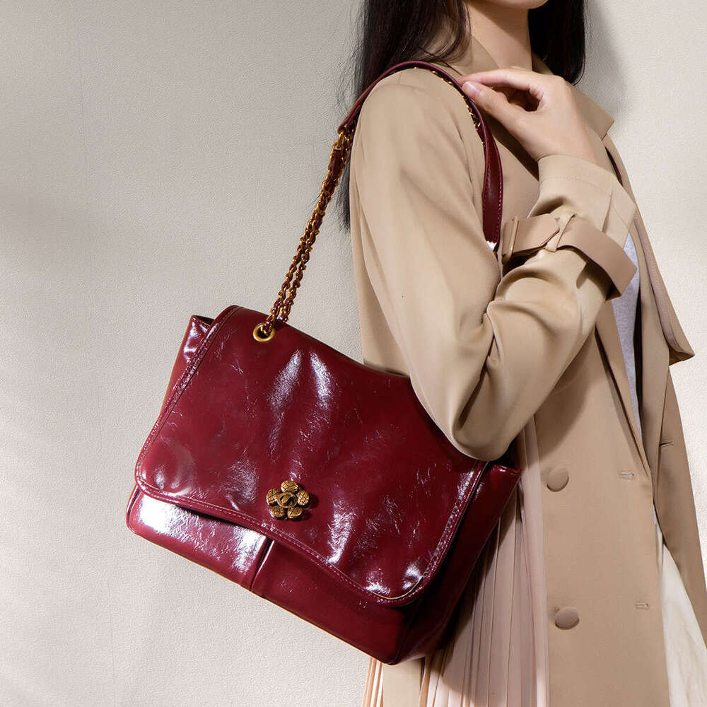 Fashion chain small square bag designer women's one shoulder crossbody tote bag large capacity casual commuting 2025