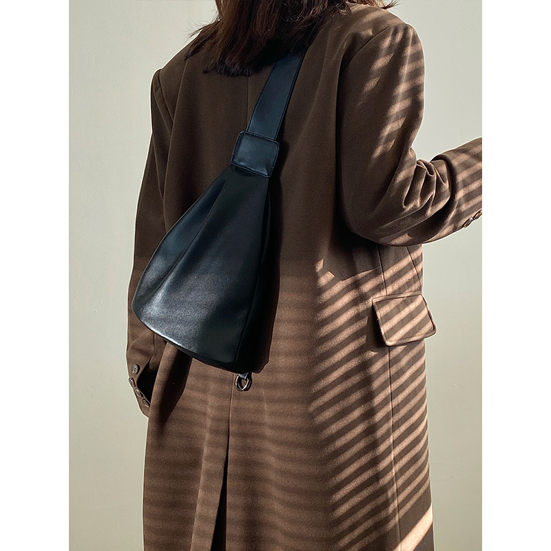 Large-Capacity Handbag for Women - Elegant Crossbody with Adjustable Strap