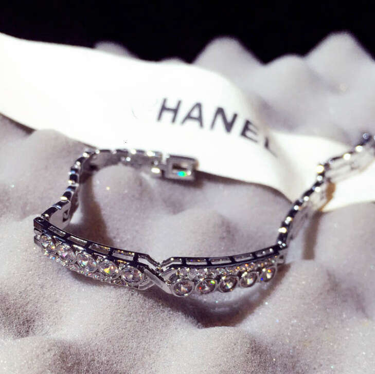 New Fashion Korean and Japanese Style Trendy Super Shiny Zircon Inlaid Geometric Elegant Versatile Bracelet Jewelry for Women S00331