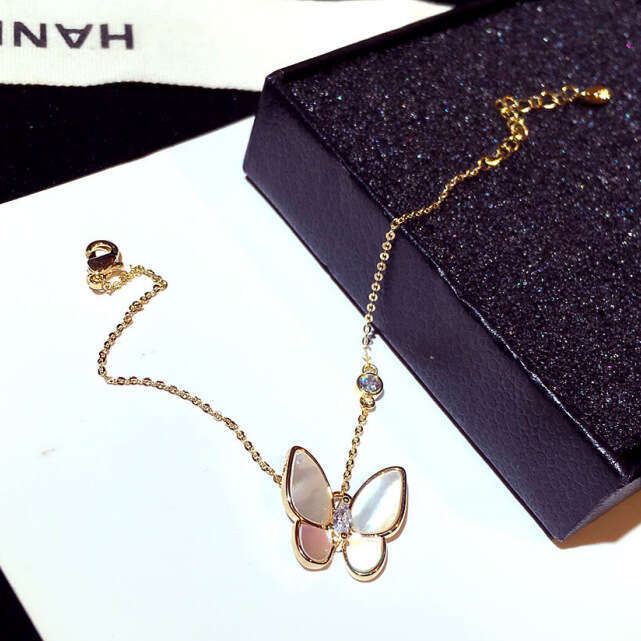 New Fashion Korean and Japanese Style Exquisite Zircon Butterfly Imitation Shell Elegant Bracelet Jewelry for Women S00305