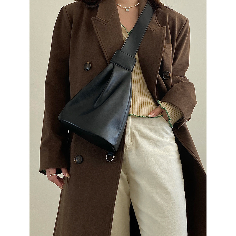 Large-Capacity Handbag for Women - Elegant Crossbody with Adjustable Strap